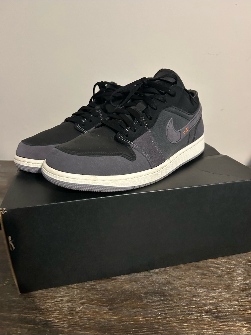 Jordan 1 Men's Low in Black and Gray